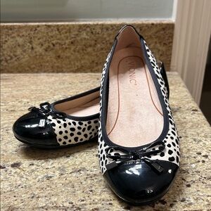 Vionic Minna Spot Black and White Flats